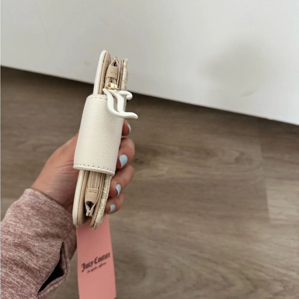 Juicy Couture Cream and Gold Wallet - Picture 4 of 8
